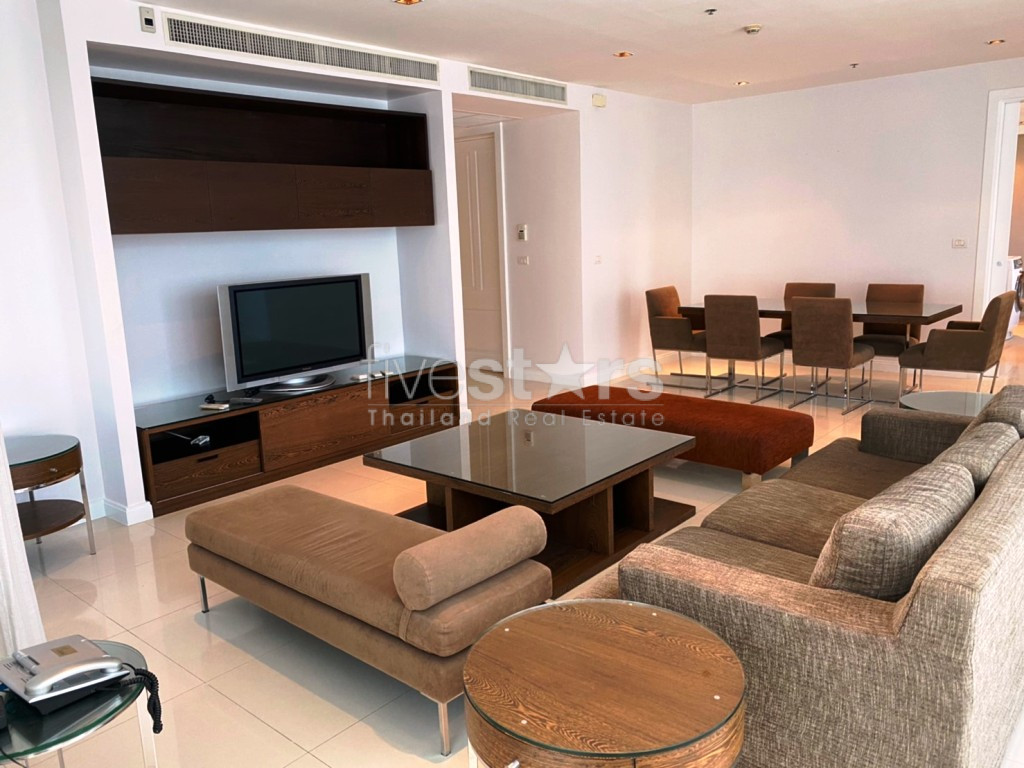 Large 2 bedrooms condo for rent near BTS Ploenchit