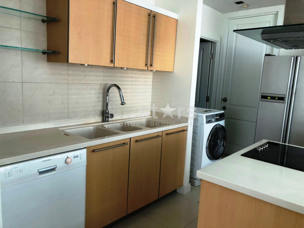 Large 2 bedrooms condo for rent near BTS Ploenchit, photo 6