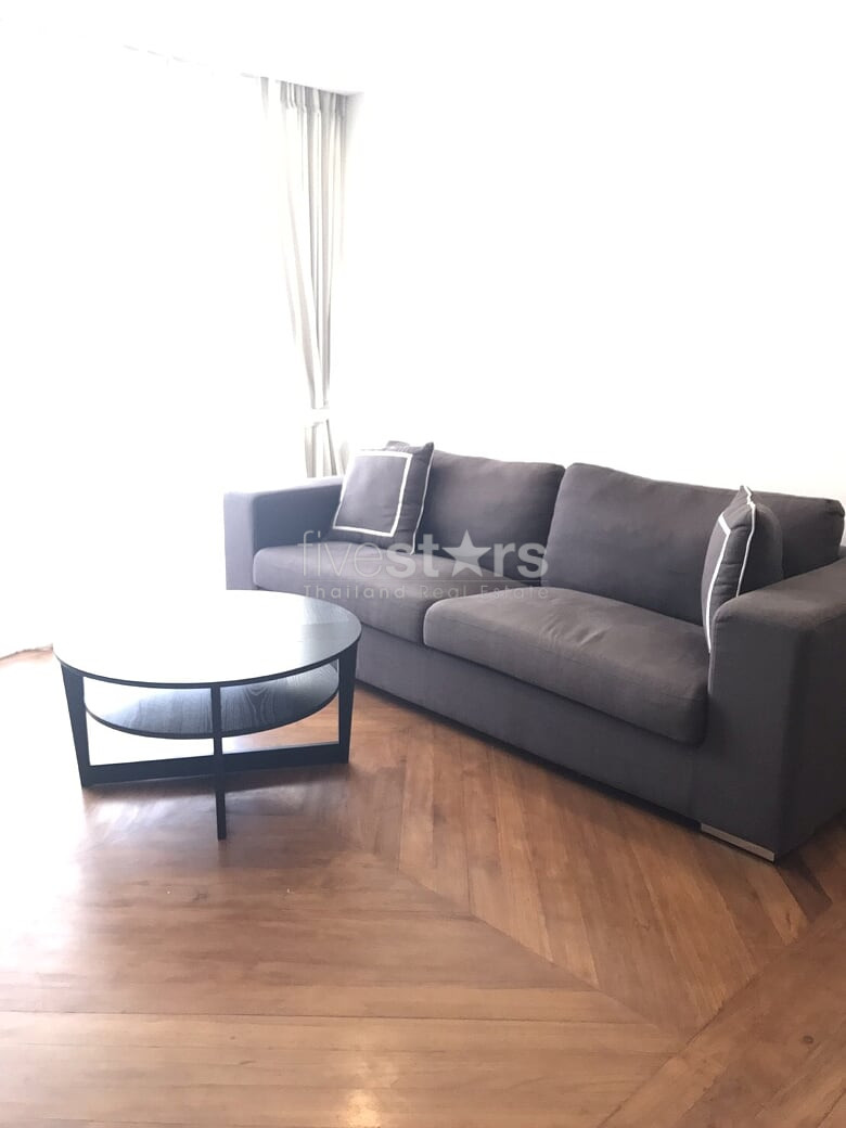 Bright and spacious 1 bedroom for rent near BTS Chidlom