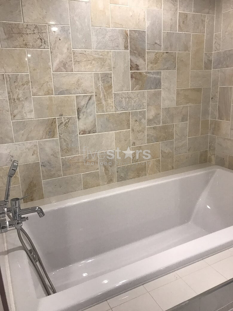 Bright and spacious 1 bedroom for rent near BTS Chidlom, photo 9
