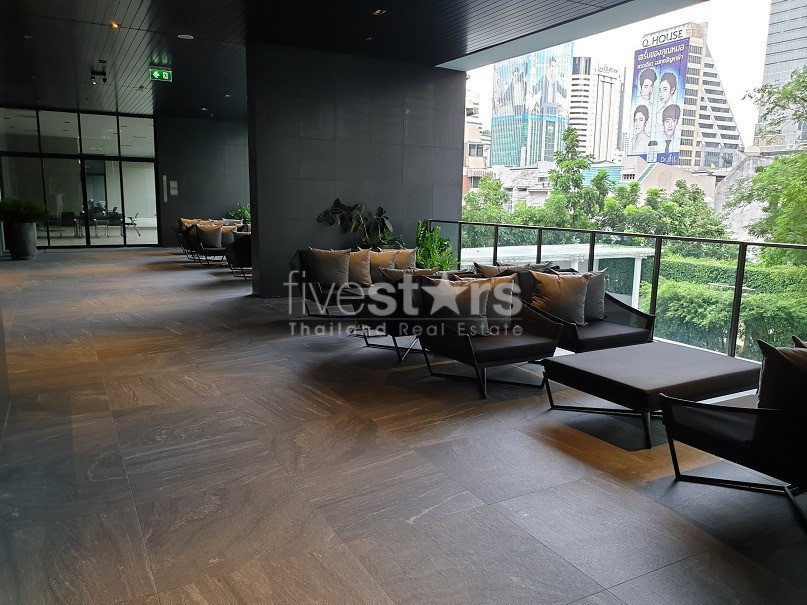 Modern 2 bedrooms condo for rent close to BTS Ploenchit, photo 12