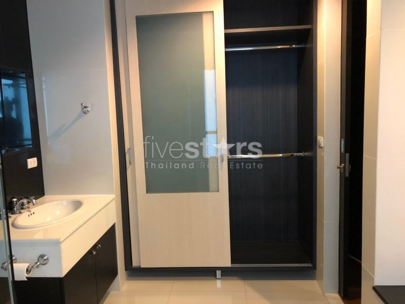 2 bedrooms condominium for rent 8 minute walk to BTS Childlom, photo 10