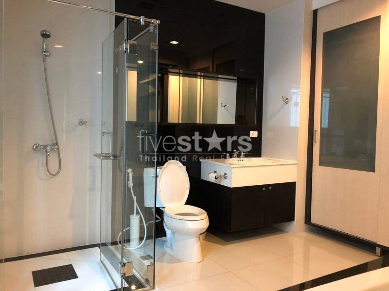 2 bedrooms condominium for rent 8 minute walk to BTS Childlom, photo 17