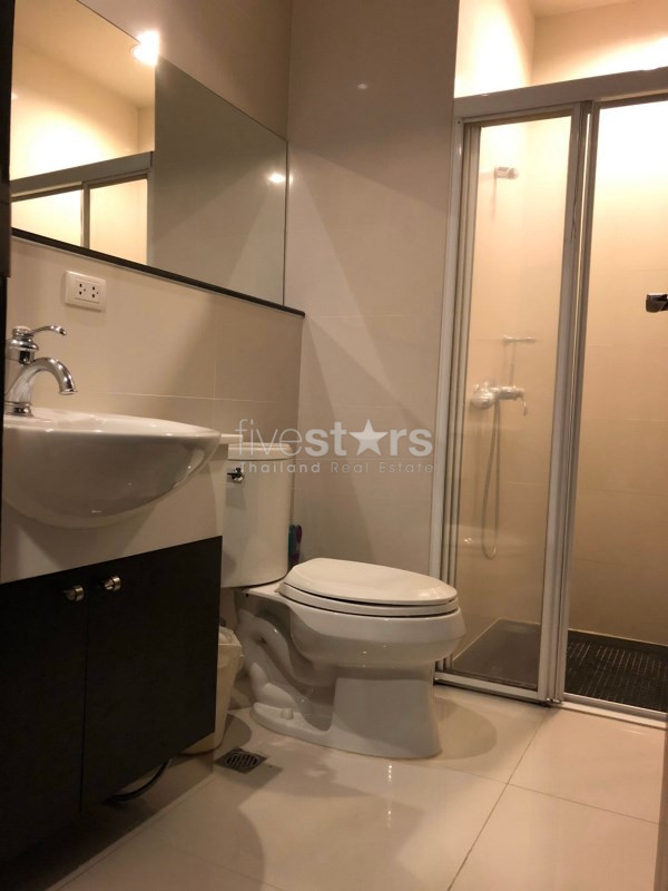 2 bedrooms condominium for rent 8 minute walk to BTS Childlom, photo 18