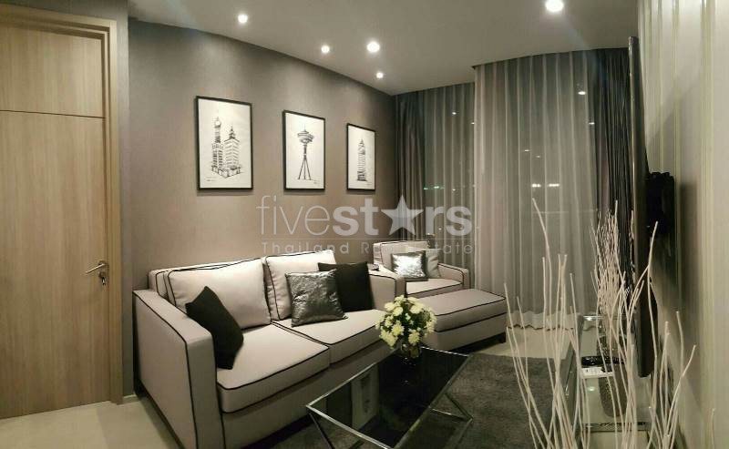 Luxury 2 bedrooms condo for rent close to BTS Ploenchit