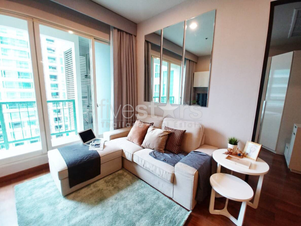 2 bedrooms condominium for rent 8 minute walk to BTS Childlom