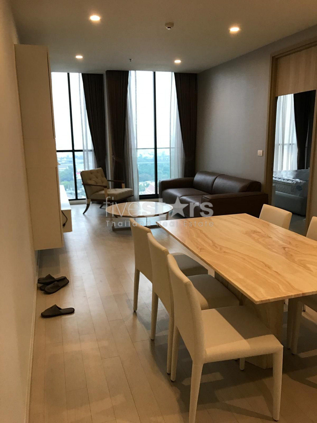 2 bedrooms condo for rent close to BTS Ploenchit, photo 2