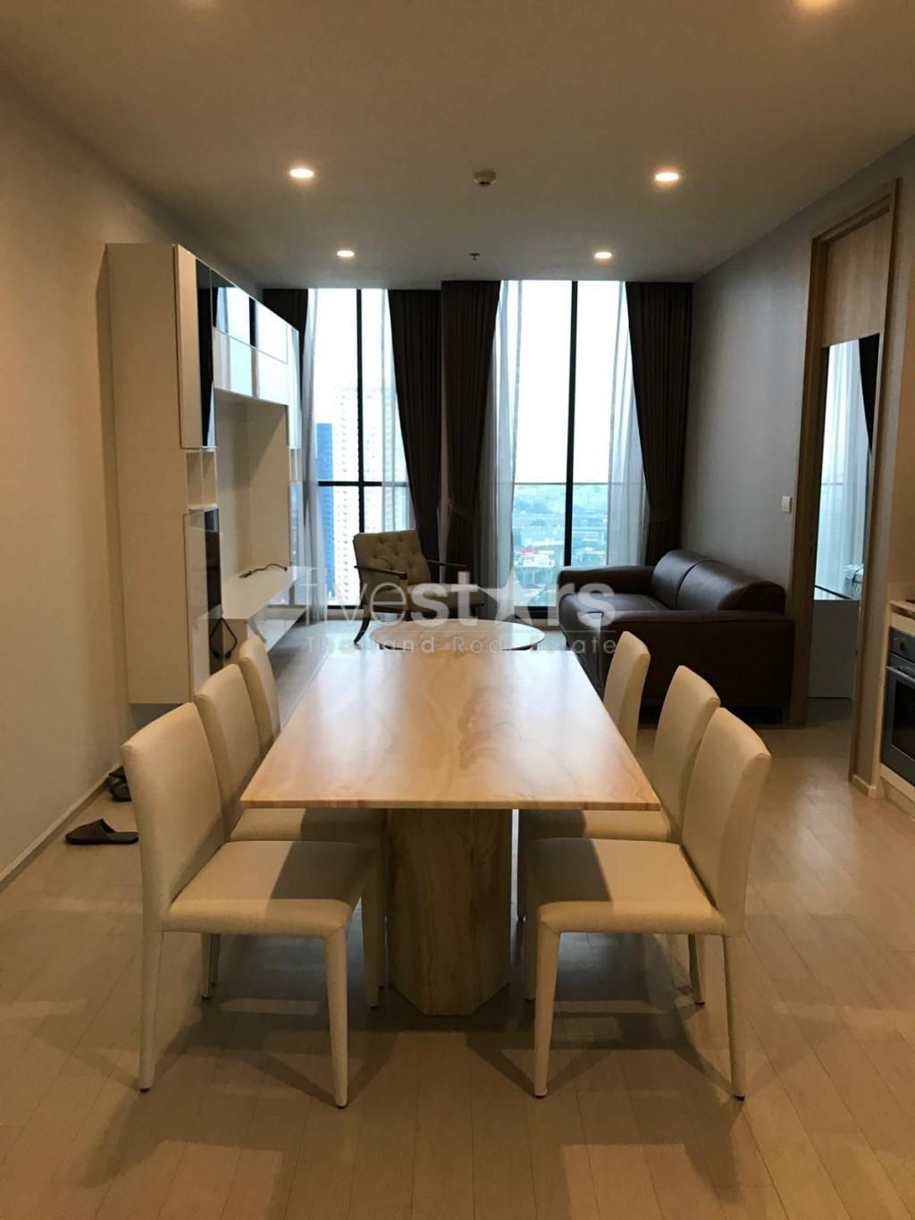 2 bedrooms condo for rent close to BTS Ploenchit