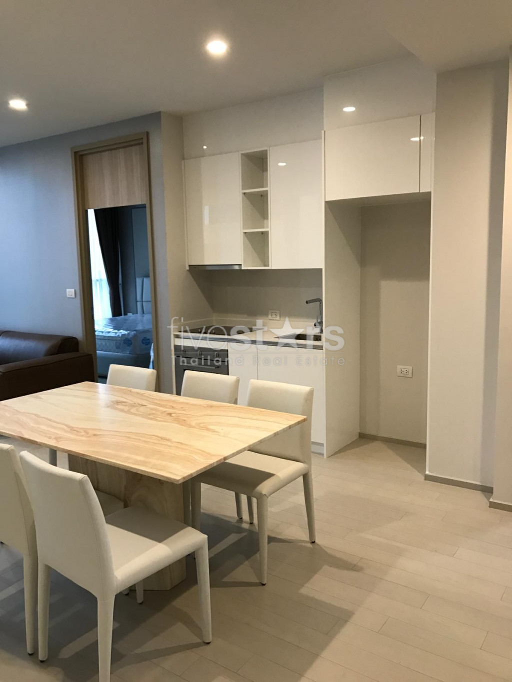 2 bedrooms condo for rent close to BTS Ploenchit, photo 3