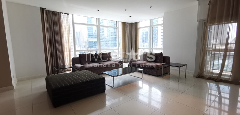 Spacious 3-bedroom condo 300m from BTS Ploenchit!