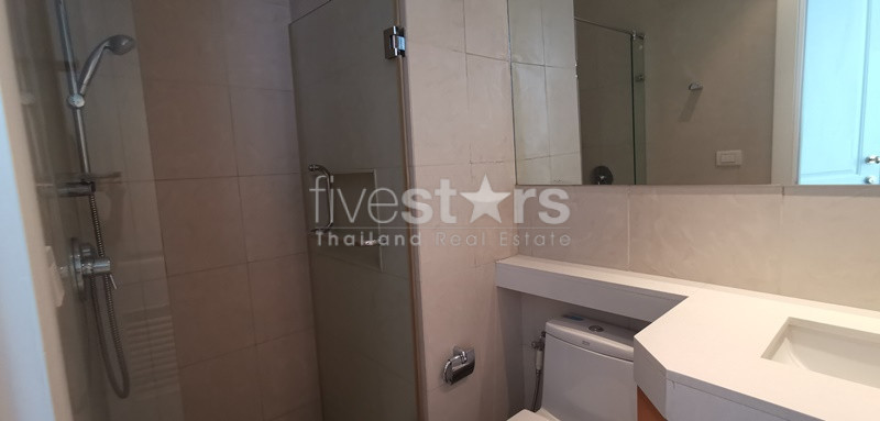 Spacious 3-bedroom condo 300m from BTS Ploenchit!, photo 15