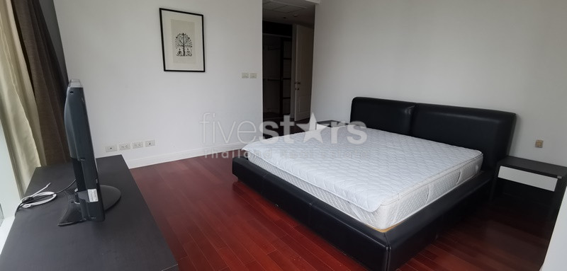Spacious 3-bedroom condo 300m from BTS Ploenchit!, photo 18