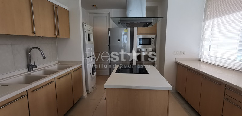 Spacious 3-bedroom condo 300m from BTS Ploenchit!, photo 6