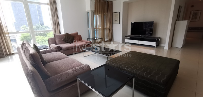 Spacious 3-bedroom condo 300m from BTS Ploenchit!, photo 2