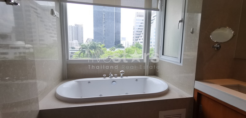 Spacious 3-bedroom condo 300m from BTS Ploenchit!, photo 20