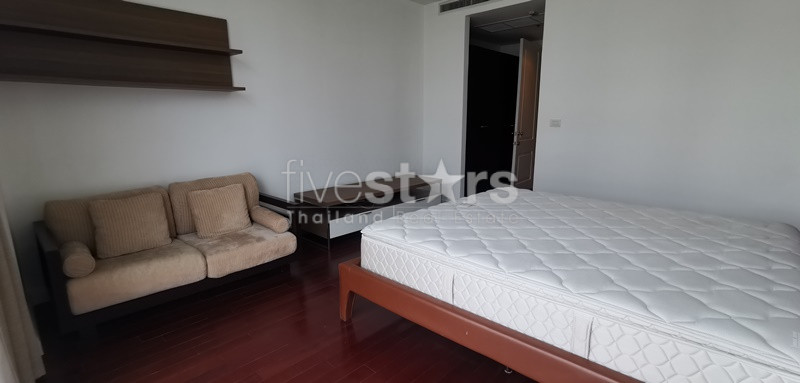 Spacious 3-bedroom condo 300m from BTS Ploenchit!, photo 14