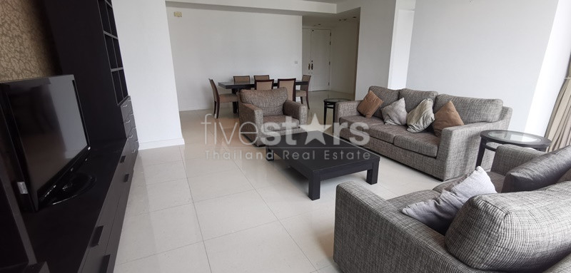 Spacious 3-bedroom condo 300m from BTS Ploenchit!, photo 2