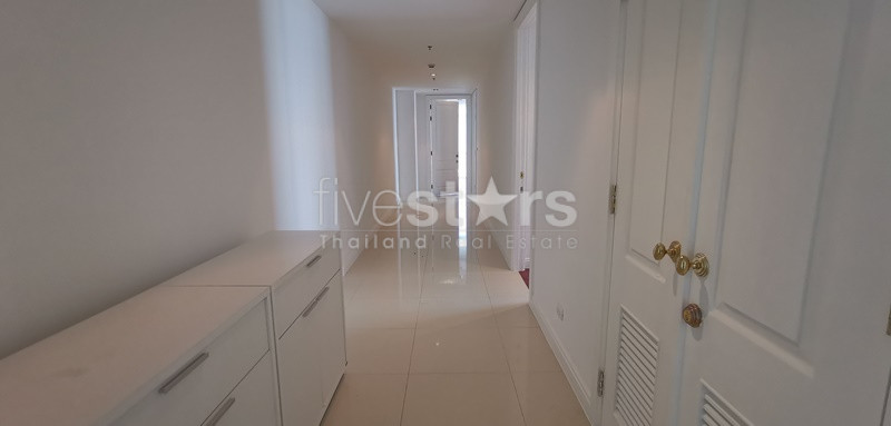 Spacious 3-bedroom condo 300m from BTS Ploenchit!, photo 10