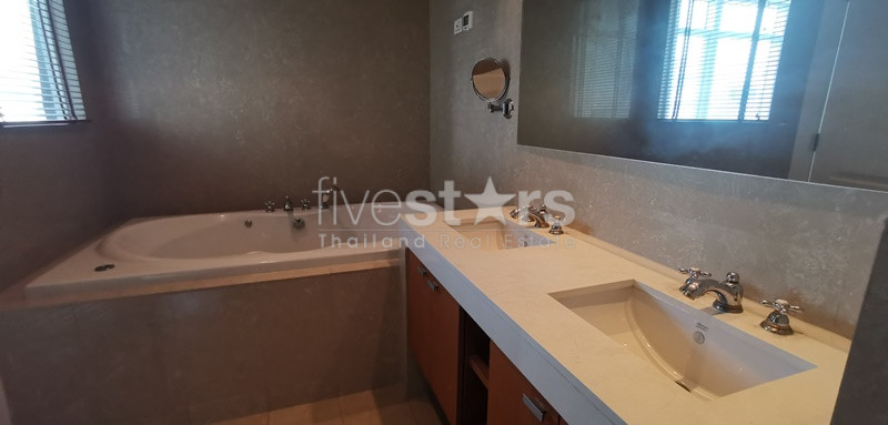 Spacious 3-bedroom condo 300m from BTS Ploenchit!, photo 19