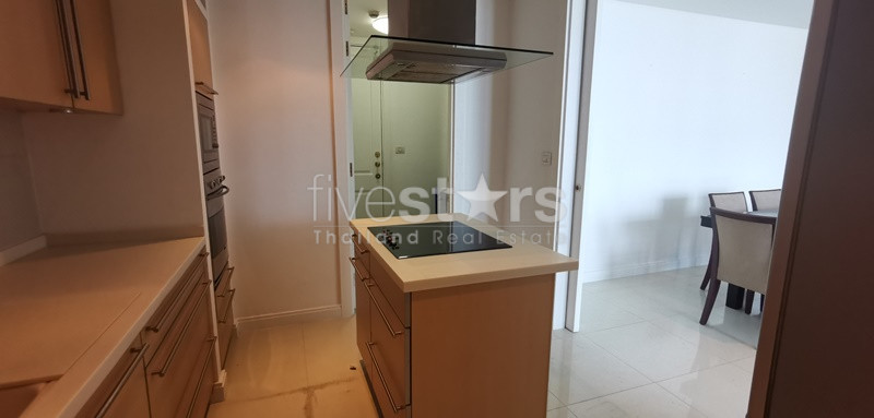 Spacious 3-bedroom condo 300m from BTS Ploenchit!, photo 8