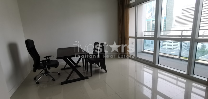 Spacious 3-bedroom condo 300m from BTS Ploenchit!, photo 5