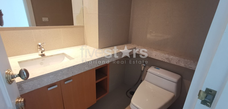Spacious 3-bedroom condo 300m from BTS Ploenchit!, photo 9