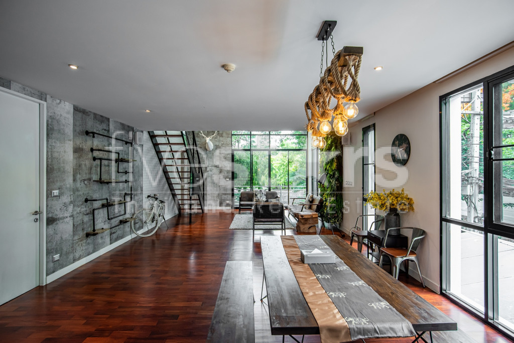Appartement de service duplex 3 chambres à louer proche BTS Chidlom