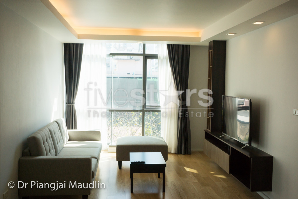 2 bedroom condo for rent close to Ploenchit BTS