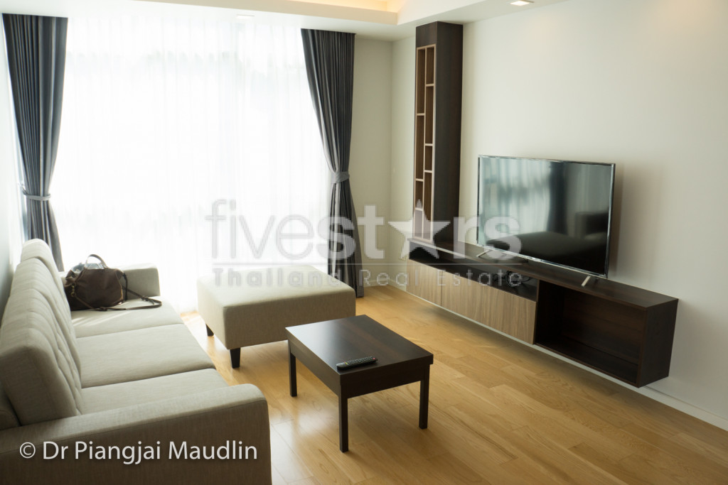 2 bedroom condo for rent close to Ploenchit BTS, photo 2