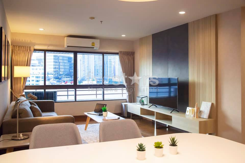 2 bedroom condo for rent close to BTS Ploenchit