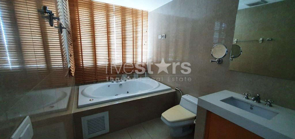 Condo de 4 chambres à louer près de la station Phloen Chit BTS, photo 10