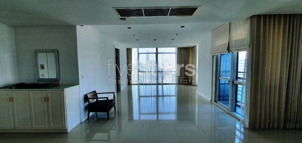 Condo de 4 chambres à louer près de la station Phloen Chit BTS, photo 3