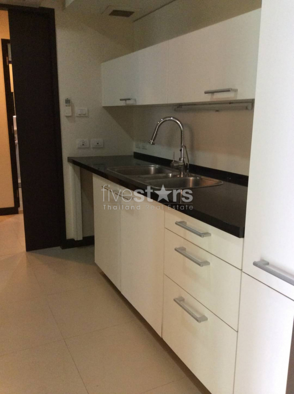 Large 3 bedrooms condo for rent near BTS Chidlom, photo 5