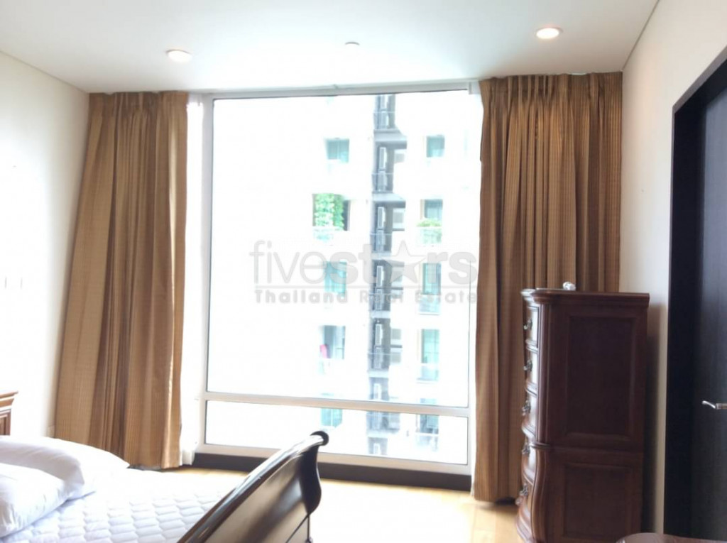 Large 3 bedrooms condo for rent near BTS Chidlom, photo 8