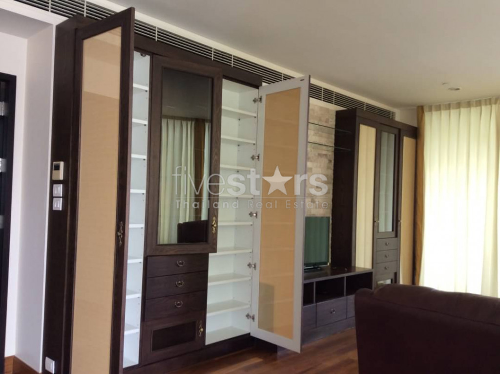 Large 3 bedrooms condo for rent near BTS Chidlom, photo 3