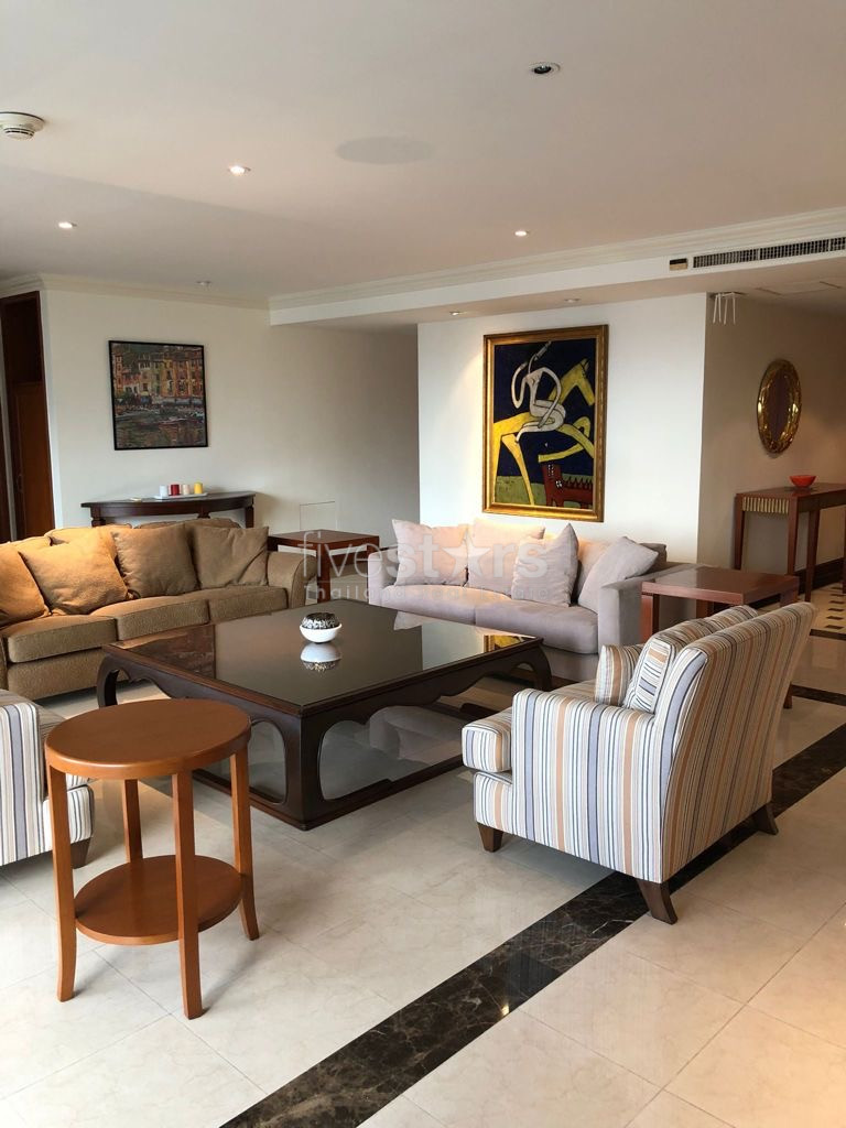 Large  3 bedrooms condo for rent near BTS Chidlom