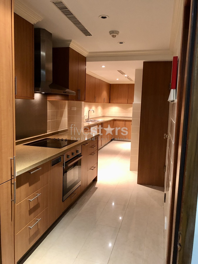 Large  3 bedrooms condo for rent near BTS Chidlom, photo 8