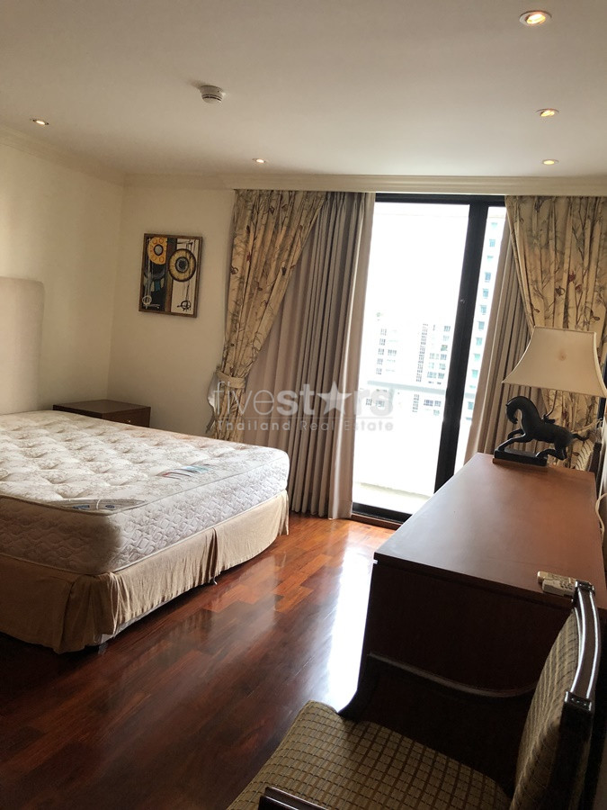 Large  3 bedrooms condo for rent near BTS Chidlom, photo 14