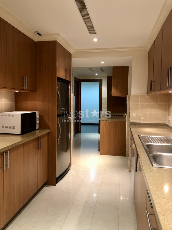 Large  3 bedrooms condo for rent near BTS Chidlom, photo 7