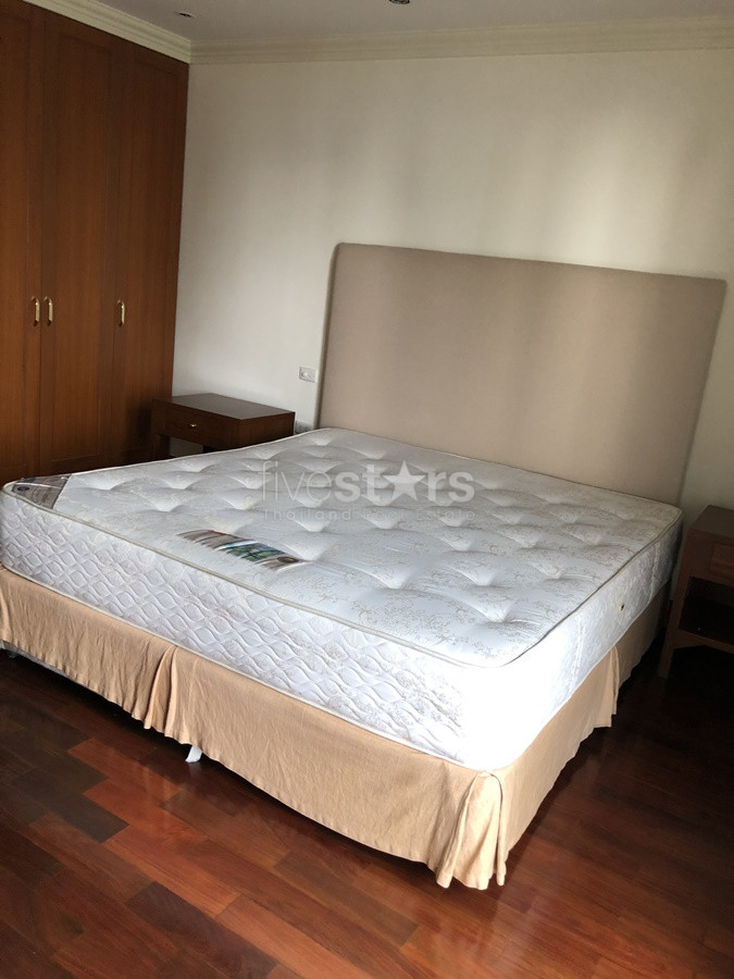 Large  3 bedrooms condo for rent near BTS Chidlom, photo 12