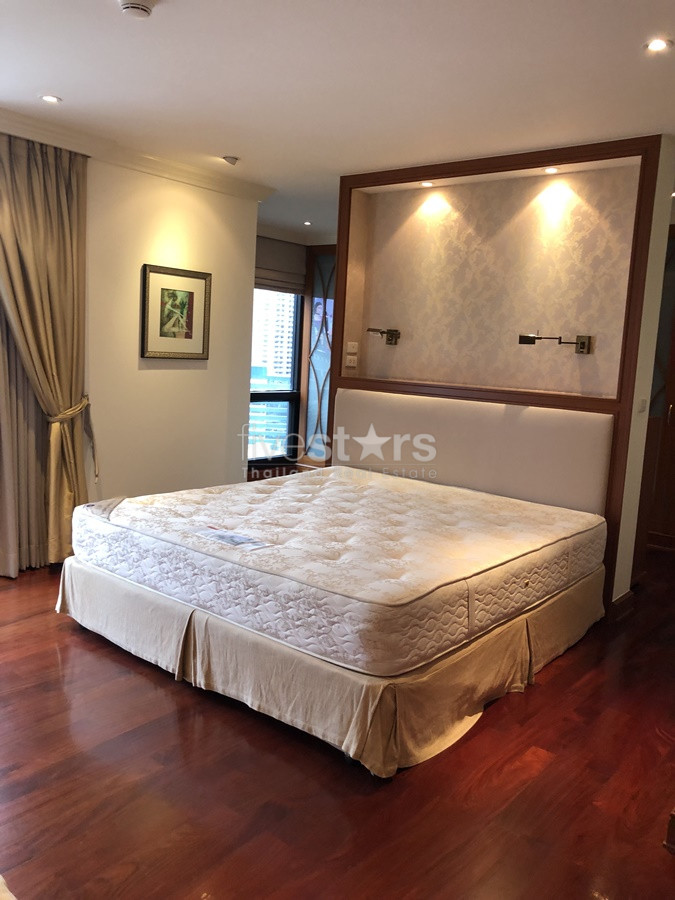 Large  3 bedrooms condo for rent near BTS Chidlom, photo 11