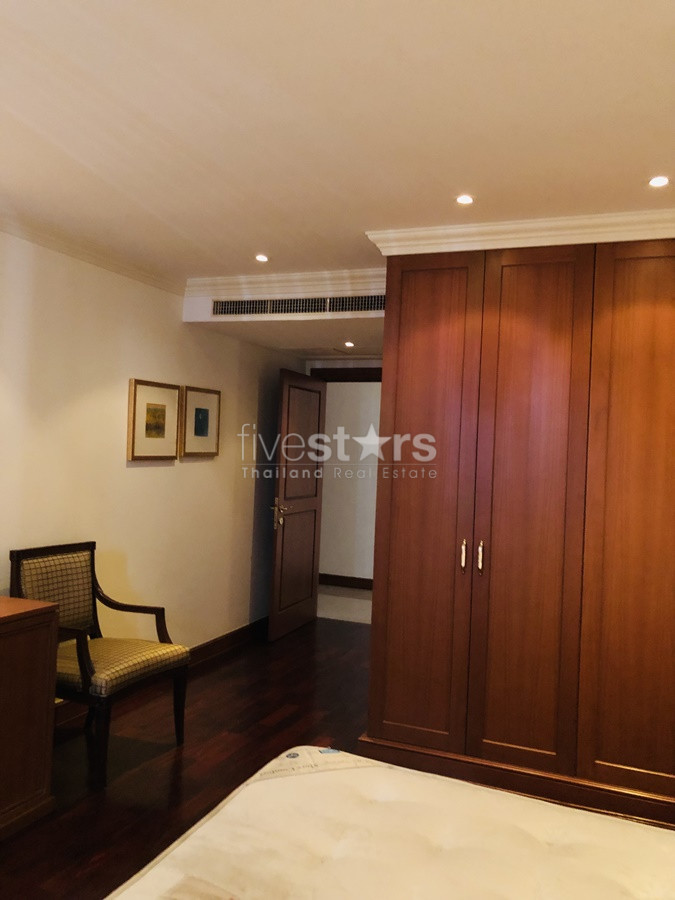 Large  3 bedrooms condo for rent near BTS Chidlom, photo 16