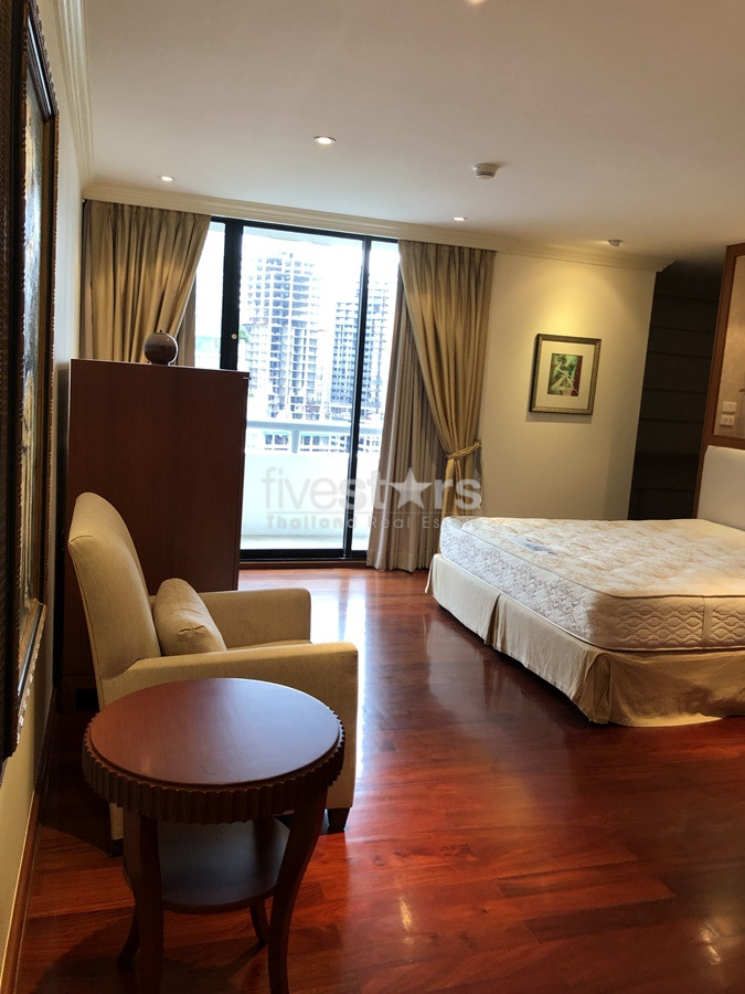 Large  3 bedrooms condo for rent near BTS Chidlom, photo 15