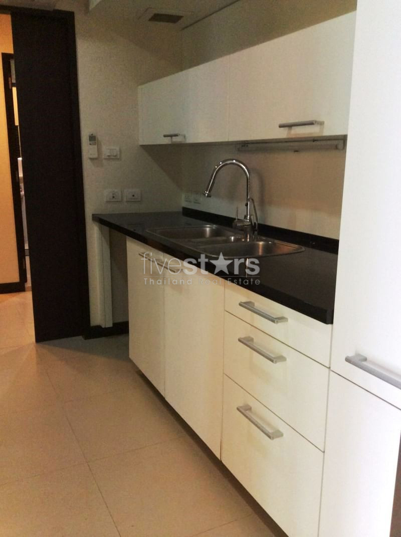 Condo 3 + 1 chambres à louer près de la station BTS Chit Lom, photo 9