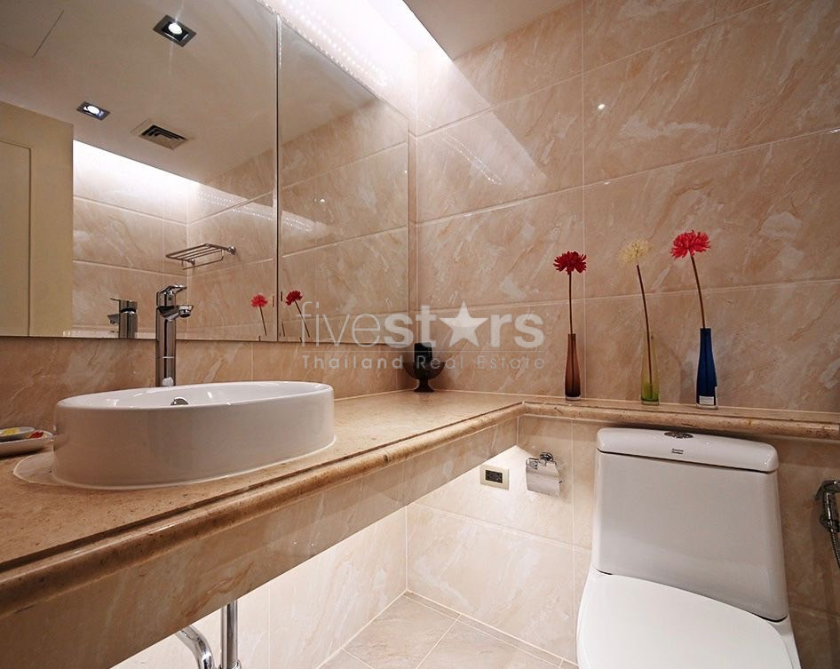 Condo de 3 chambres à louer près de la station BTS Phloen Chit, photo 15
