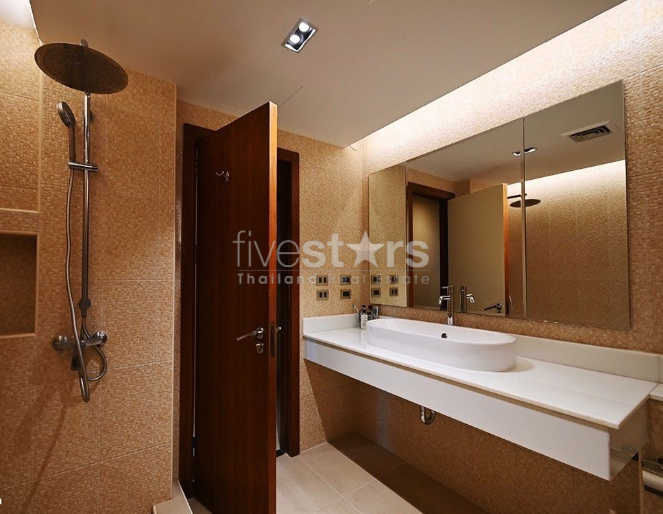 Condo de 3 chambres à louer près de la station BTS Phloen Chit, photo 16