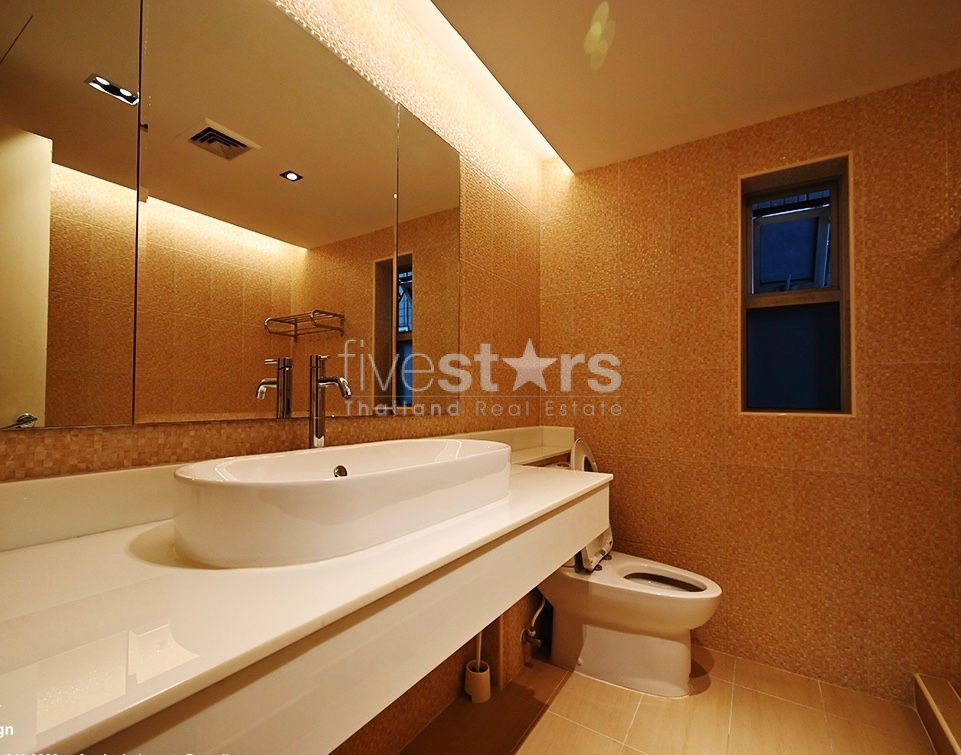 Condo de 3 chambres à louer près de la station BTS Phloen Chit, photo 18
