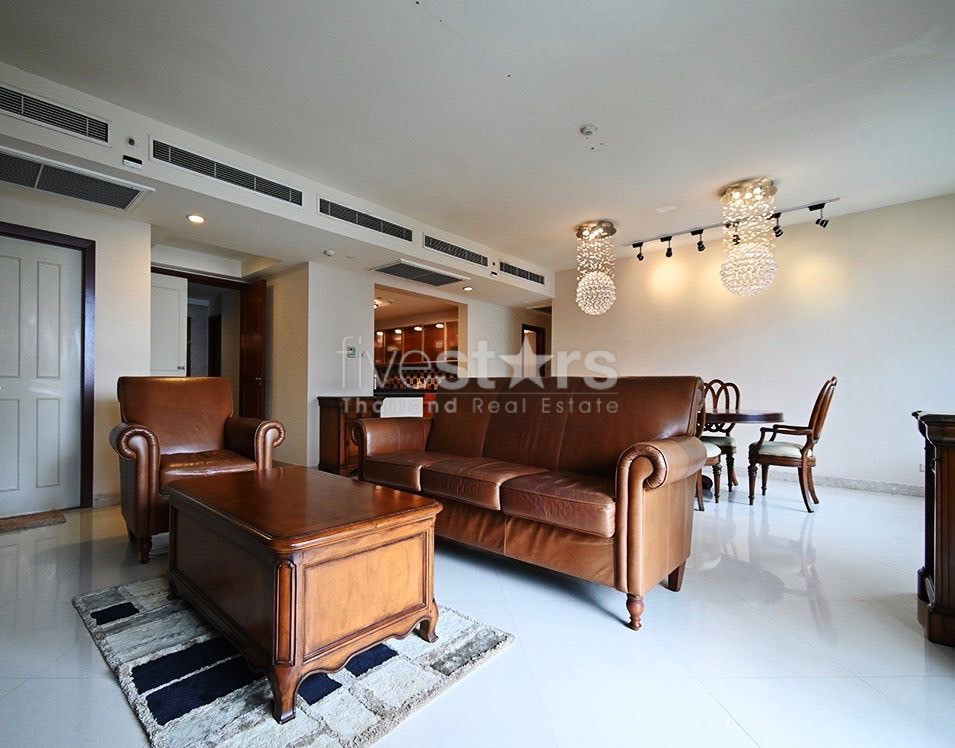 Condo de 3 chambres à louer près de la station BTS Phloen Chit