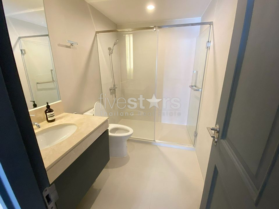 2 bedrooms condo for rent near BTS Ploenchit, photo 15