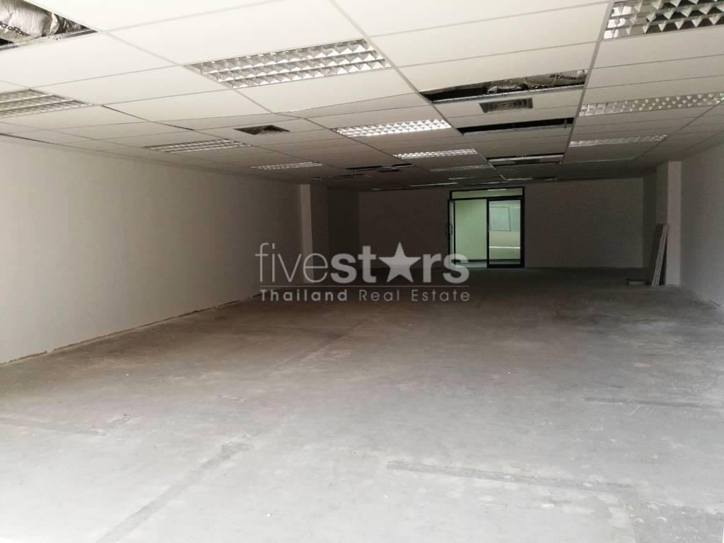 Office space for rent near BTS Ploenchit, photo 3